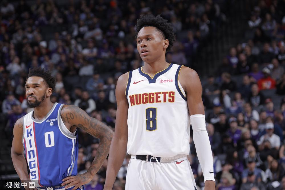 中尤为引人 中尤为引人